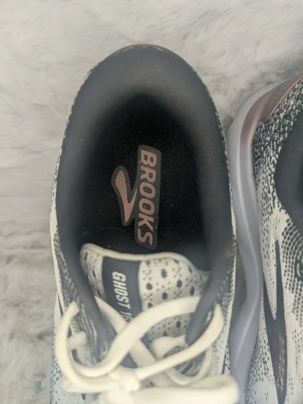 Brooks Ghost 16 Women's Size 8 White Gray Running Shoes EUC